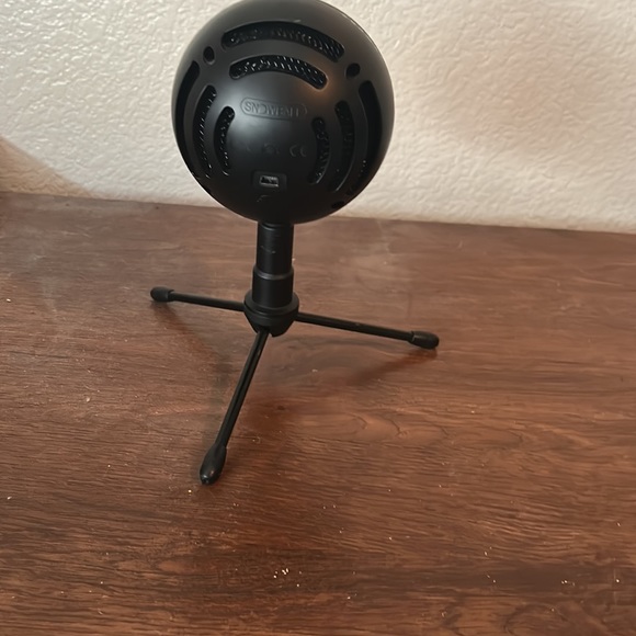 Blue snowball microphone fairly used but in good condition - Picture 2 of 3